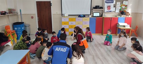 Yenişehir Belediyesi Anaokulu’nda Okul Öncesi Öğrencilerine Afet Farkındalık Eğitimi