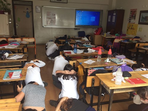 Vali Şenol Engin İlkokulu Öğrencilerine Afet Farkındalık Eğitimi